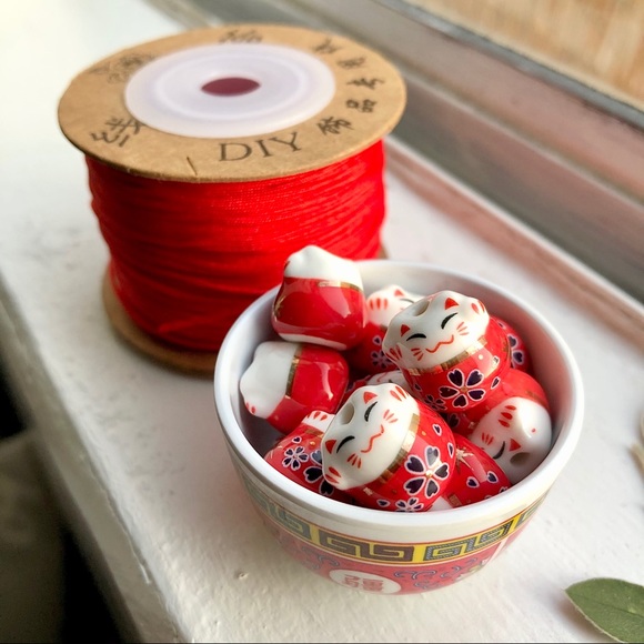 Lucky Flower Cat (Maneki Neko) Beaded Keychain - Picture 5 of 5